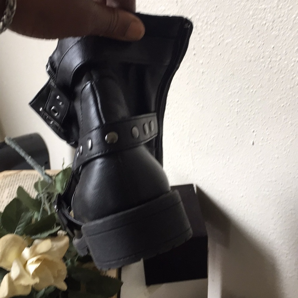 Shoes - Picture 2 of 3